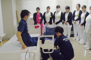 移乗介助の演習